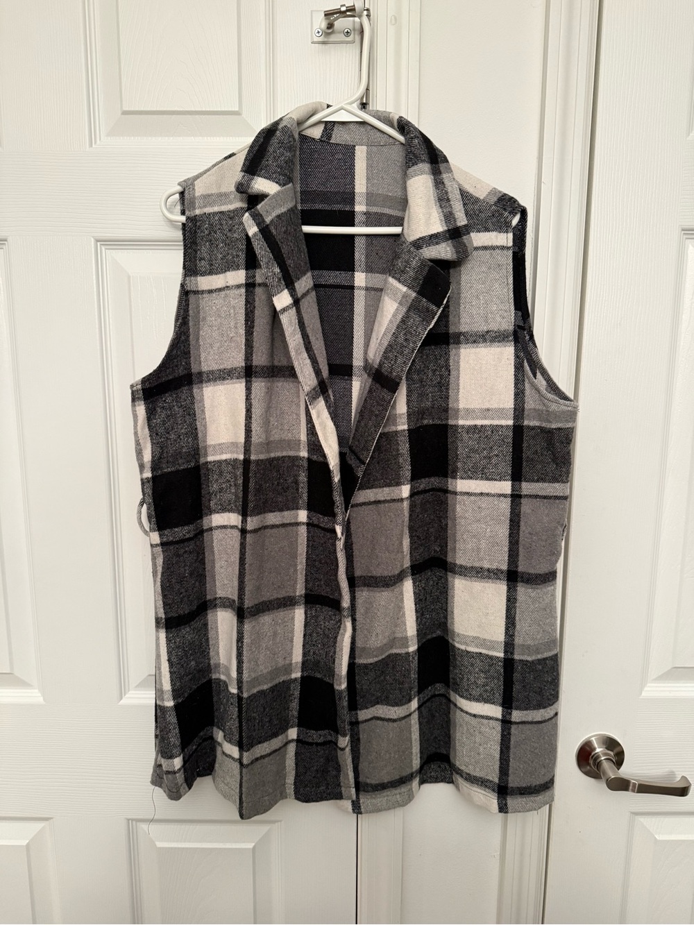 Plaid Sleeveless Flannel Vest in Black and Gray